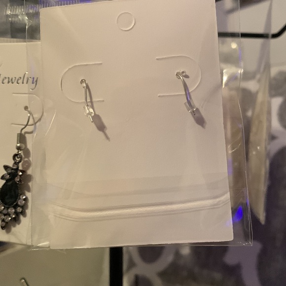 🛍️Green Gummy Bear Earrings 🛍️3for$13🛍️ - Picture 3 of 3